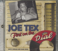 Aperçu: First On The Dial - Early Singles & Rare Gems (CD) Aperçu: First On The Dial - Early Singles & Rare Gems (CD)