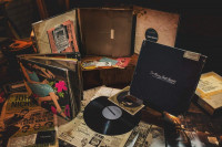 Aperçu: Too Many Bad Habits (2-LP+ Book) Aperçu: Too Many Bad Habits (2-LP+ Book)